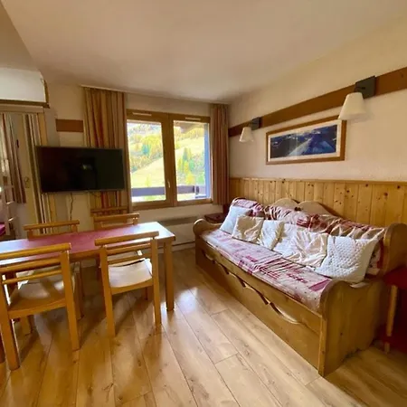 Cosy 43m² Avec Balcon Sud, Parking Couvert, Proche Commerces, Animaux Acceptés. - Fr-1-351-51 *